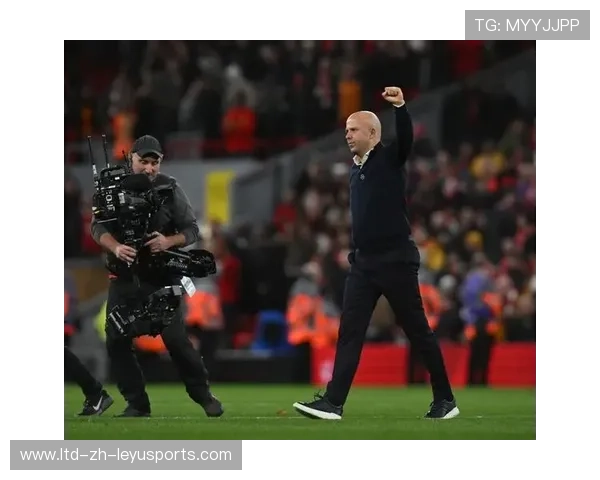 曼城阿尔瓦雷斯高速插上拍地捅射破门，展现速度与技术的完美结合